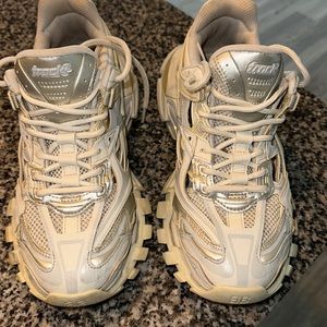 Track2 Balenciaga Sneaker Size 39 White with extra pair of laces & bag carrier